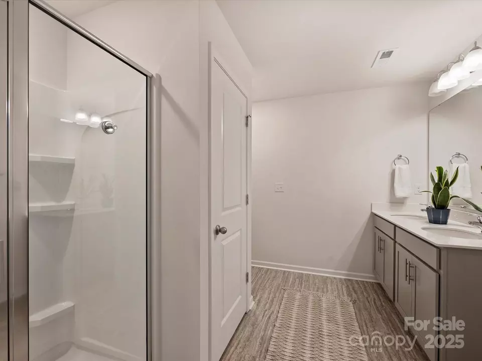 Bath - 6037 Guildford Hill Ln, Charlotte, NC 28215 photo 1 of 3