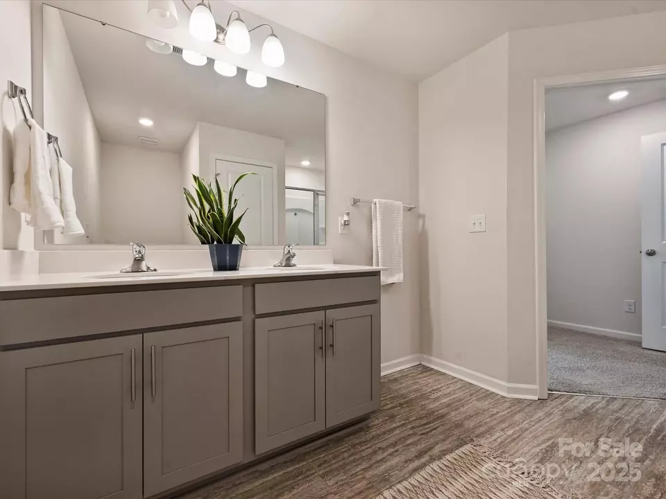 Bath - 6037 Guildford Hill Ln, Charlotte, NC 28215 photo 2 of 3
