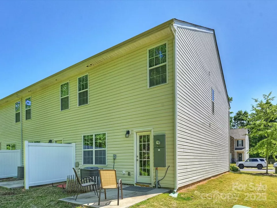 Exterior - 6037 Guildford Hill Ln, Charlotte, NC 28215 photo 2 of 2