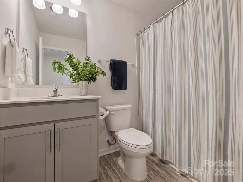 Bath - 6037 Guildford Hill Ln, Charlotte, NC 28215 photo 3 of 3