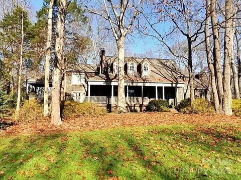 4001 Seminole Ct, Charlotte, NC 28210