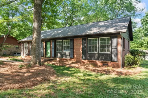 606 Deer Creek Dr, Matthews, NC 28105