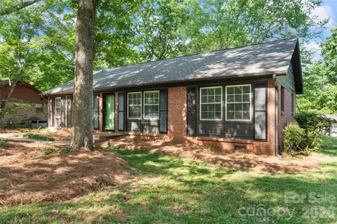 606 Deer Creek Dr, Matthews, NC 28105