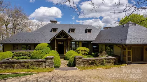 589 Summit Ridge Rd, Lake Toxaway, NC 28747