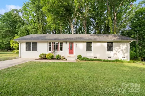 808 Sharon Dr, Waxhaw, NC 28173