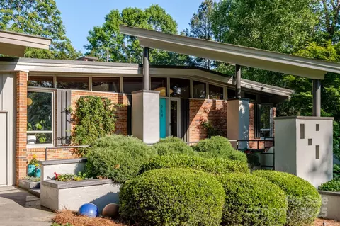 714 Larkhall Ln, Charlotte, NC 28211