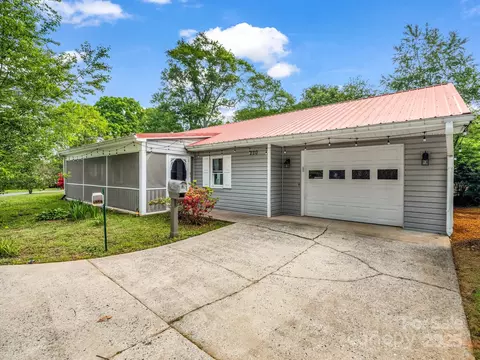 220 Big Springs Ave, Forest City, NC 28043