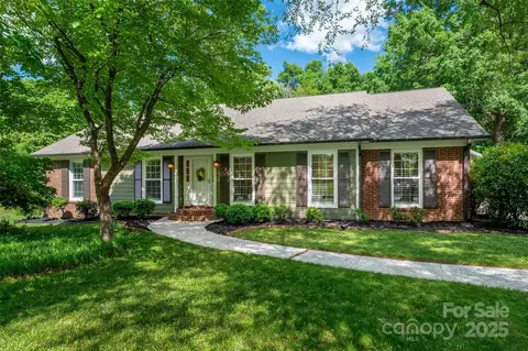 1260 Piccadilly Dr, Charlotte, NC 28211