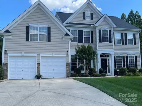 1900 Birchbrook Ct, Harrisburg, NC 28075