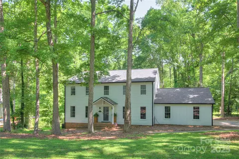 10501 Stonemede Ln, Matthews, NC 28105