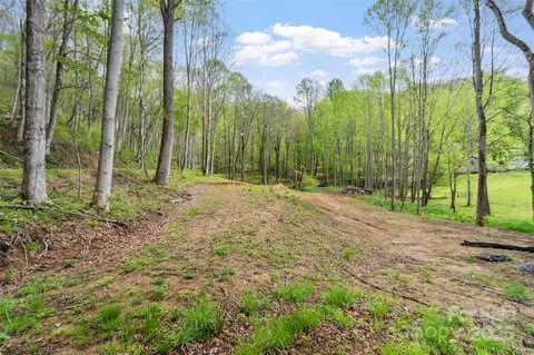 220 Pinewood Dr, Waynesville, NC 28786