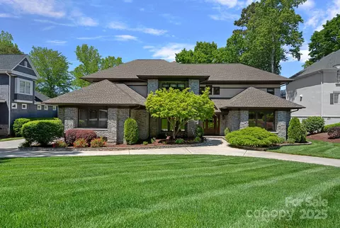 19501 River Falls Dr, Davidson, NC 28036