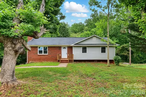 131 Little Forest Ln, Statesville, NC 28625