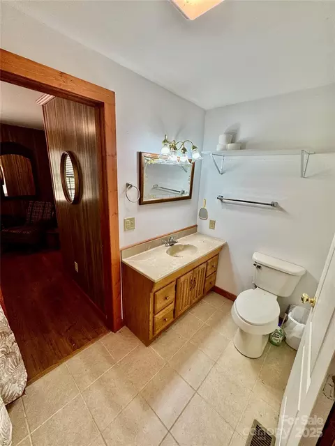 Bath - 393 Grassy Ridge Ln, Purlear, NC 28665 photo 2 of 3