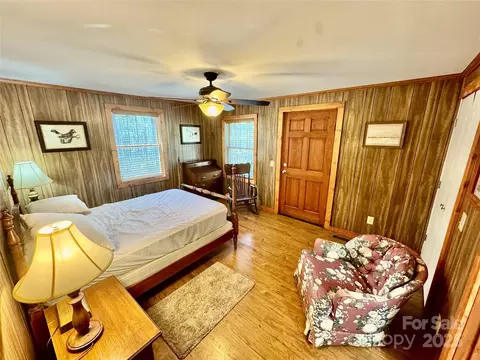 Bedroom - 393 Grassy Ridge Ln, Purlear, NC 28665 photo 3 of 6