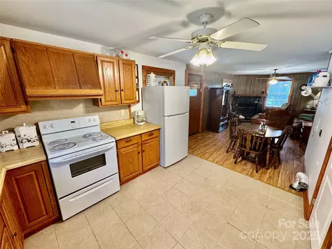 Kitchen - 393 Grassy Ridge Ln, Purlear, NC 28665 photo 3 of 3