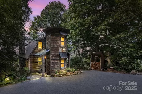 96 Evergreen Galax Ln, Maggie Valley, NC 28751