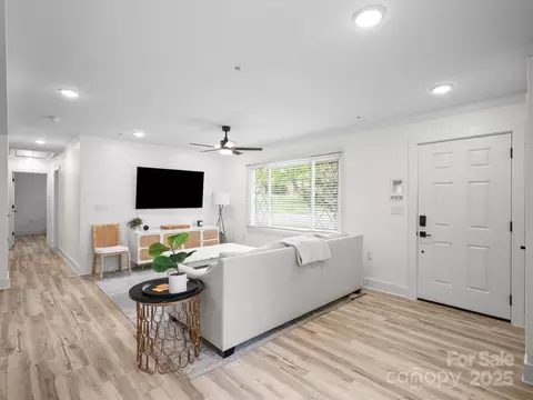 Living - 5219 Farmbrook Dr, Charlotte, NC 28210 photo 2 of 3