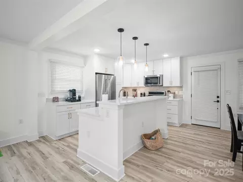 Kitchen - 5219 Farmbrook Dr, Charlotte, NC 28210 photo 1 of 9