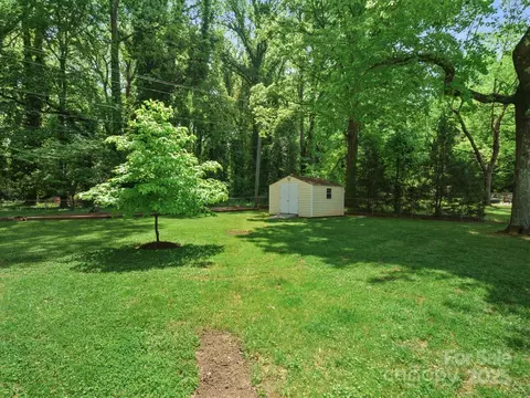 Exterior - 5219 Farmbrook Dr, Charlotte, NC 28210 photo 4 of 4