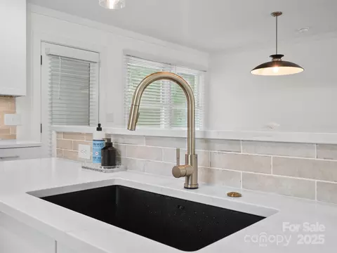 Kitchen - 5219 Farmbrook Dr, Charlotte, NC 28210 photo 3 of 9