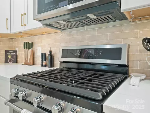 Kitchen - 5219 Farmbrook Dr, Charlotte, NC 28210 photo 8 of 9
