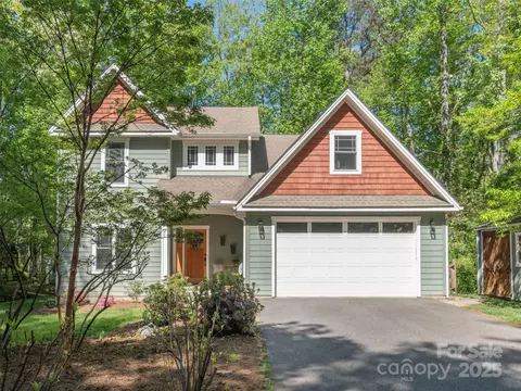 35 Mann Dr, Asheville, NC 28805