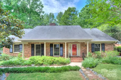 2235 Ramblewood Ln, Charlotte, NC 28210