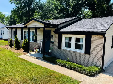 217 Hickory Dr, Mooresville, NC 28115
