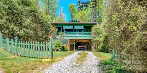 238 Leisure Ln, Burnsville, NC 28714