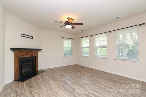 309 Kentmere Ln, Clover, SC 29710 photo 16