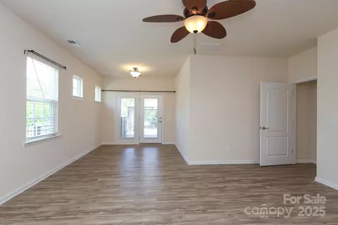 309 Kentmere Ln, Clover, SC 29710 photo 18