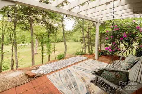 775 Oak Creek B Rd # B, Franklin, NC 28734
