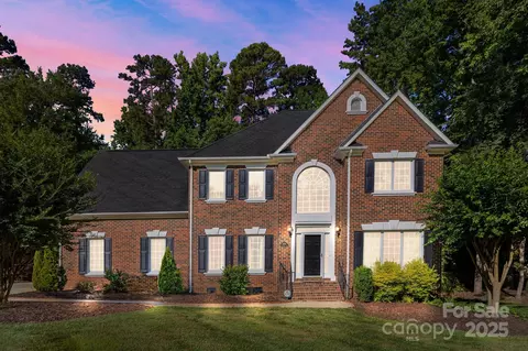 2608 Carmarthen Ct, Matthews, NC 28104