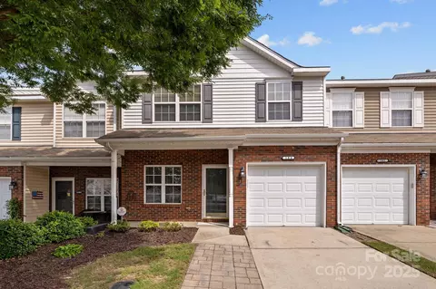 104 Clydesdale Ct, Matthews, NC 28104