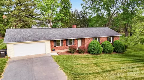 326 N Greenbriar Rd, Statesville, NC 28625