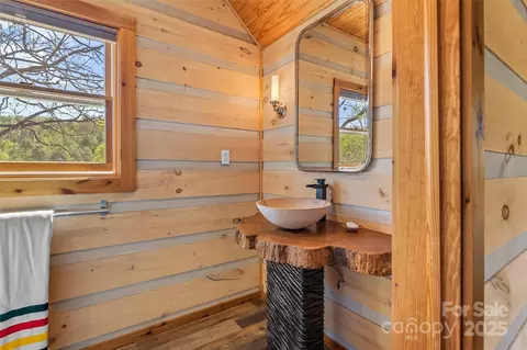 Bath - 101 Garrison Rd, Mars Hill, NC 28754 photo 5 of 6