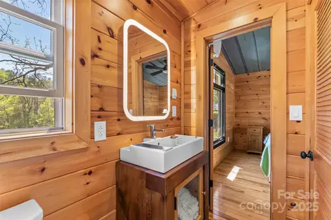 Bath - 101 Garrison Rd, Mars Hill, NC 28754 photo 3 of 6