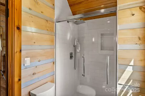 Bath - 101 Garrison Rd, Mars Hill, NC 28754 photo 6 of 6