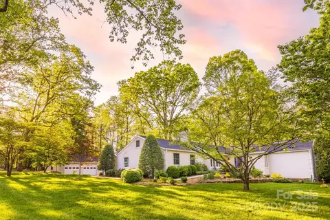 15 Busbee Rd, Biltmore Forest, NC 28803