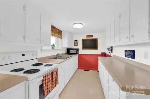 Kitchen - 221 Abner Rd, Stony Point, NC 28678 photo 2 of 3