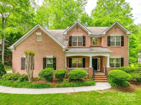 720 Kingsmill Ln, Clover, SC 29710