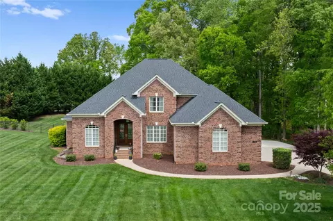 105 Walnut Hill Ct, Mooresville, NC 28115