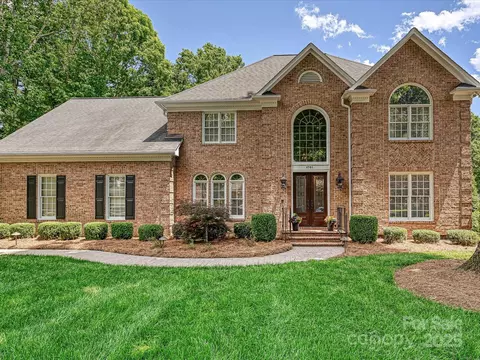 4701 Pineland Pl, Charlotte, NC 28277