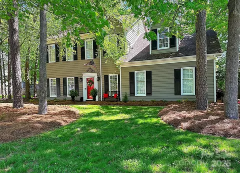 2600 Kirkholm Dr, Matthews, NC 28105