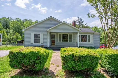 406 Arrowood Se St SE, Lenoir, NC 28645
