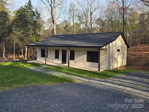107 Skyland Dr, Mount Gilead, NC 27306