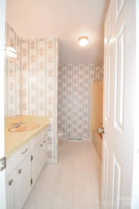 Bath - 1004 Midwood Dr, Monroe, NC 28112 photo 3 of 3