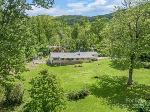128 Summer Haven Rd, Swannanoa, NC 28778