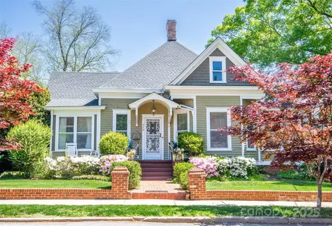116 N Mulberry St, Statesville, NC 28677